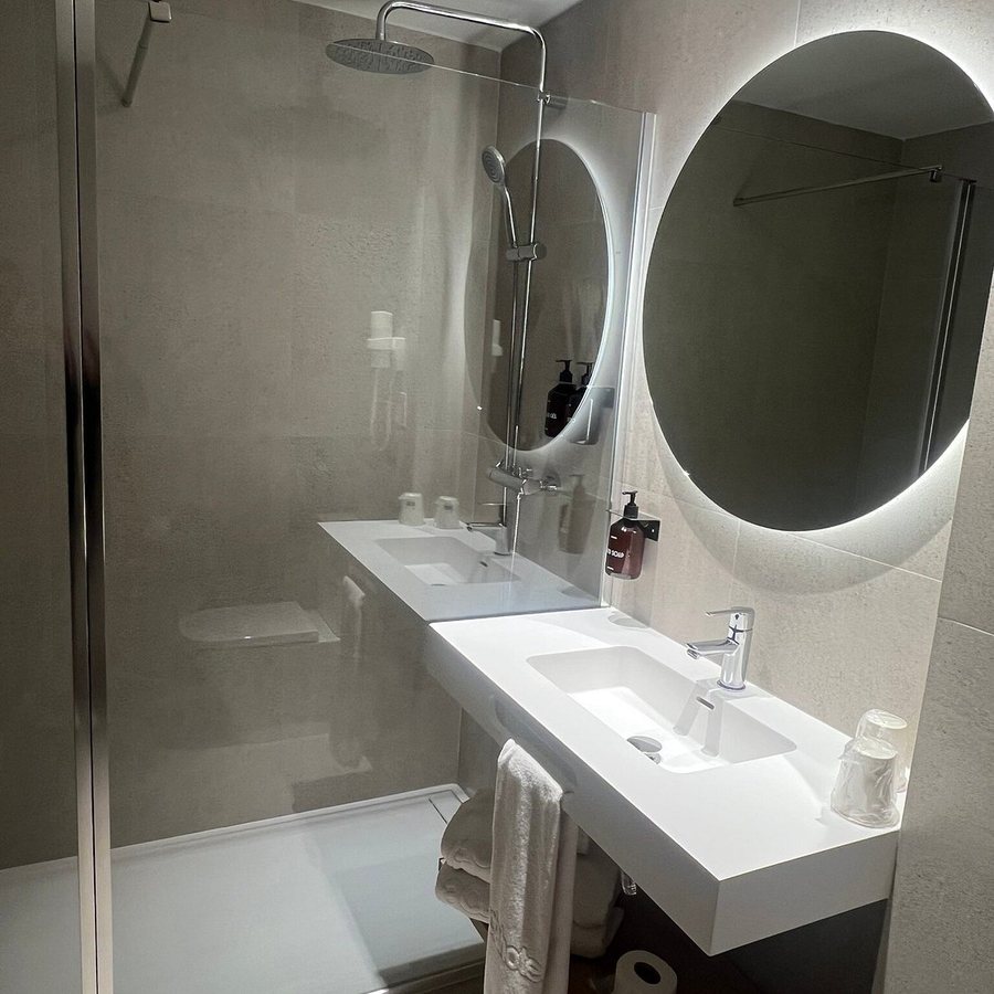 Hotel Acta Piramides — Bathroom