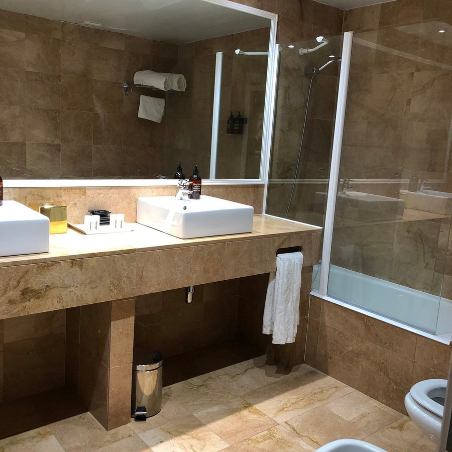 Hotel Acta Splendid Barcelona Catalonia — Bathroom