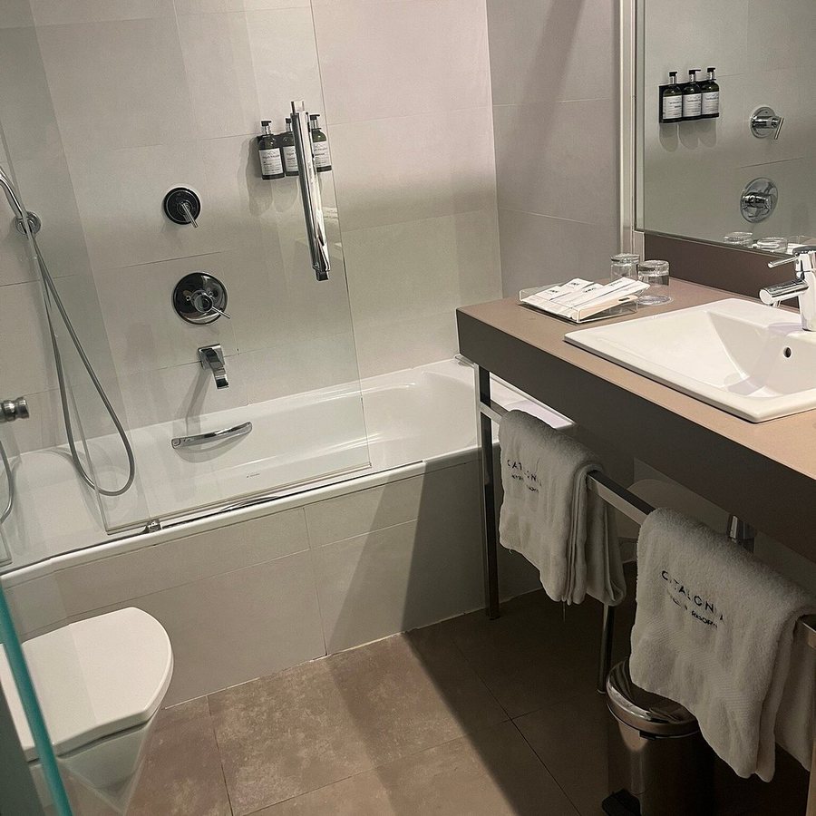 Hotel Actual Barcelona Catalonia — Bathroom