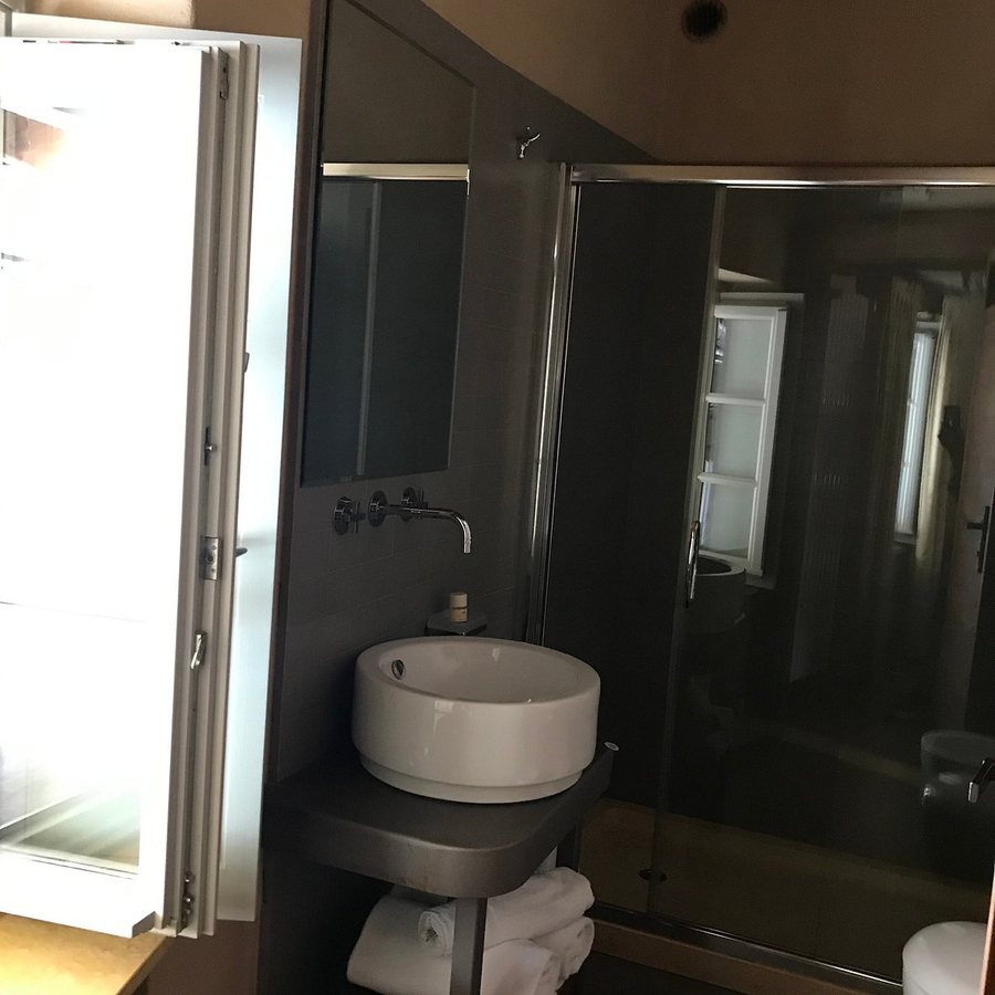 Hotel Ad Gallias — Bathroom