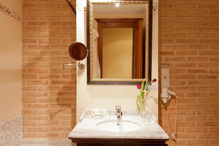 Hotel Ad Hoc Parque — Bathroom