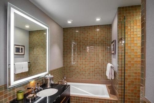 Hotel Adagio Autograph Collection — Bathroom