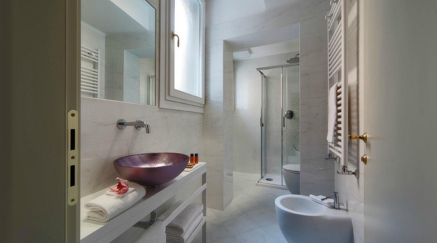 Hotel Adua — Bathroom