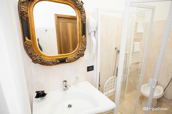 Hotel Agli Artisti — Bathroom