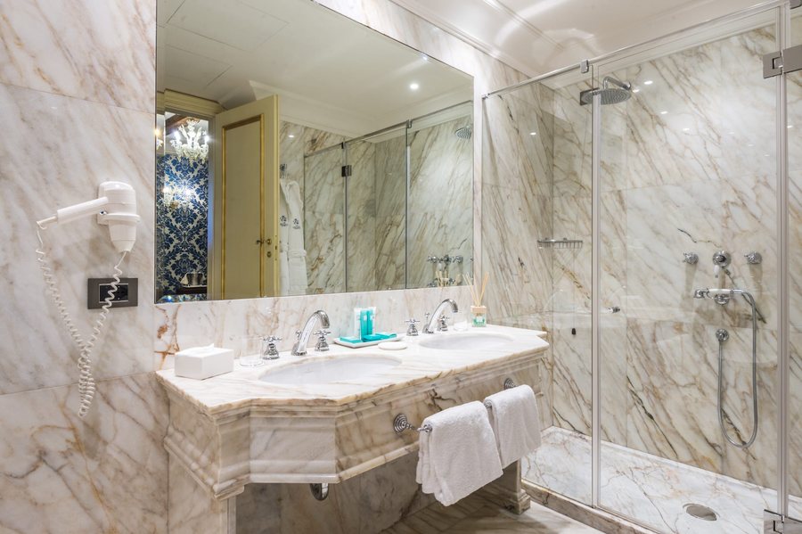 Hotel Ai Cavalieri — Bathroom