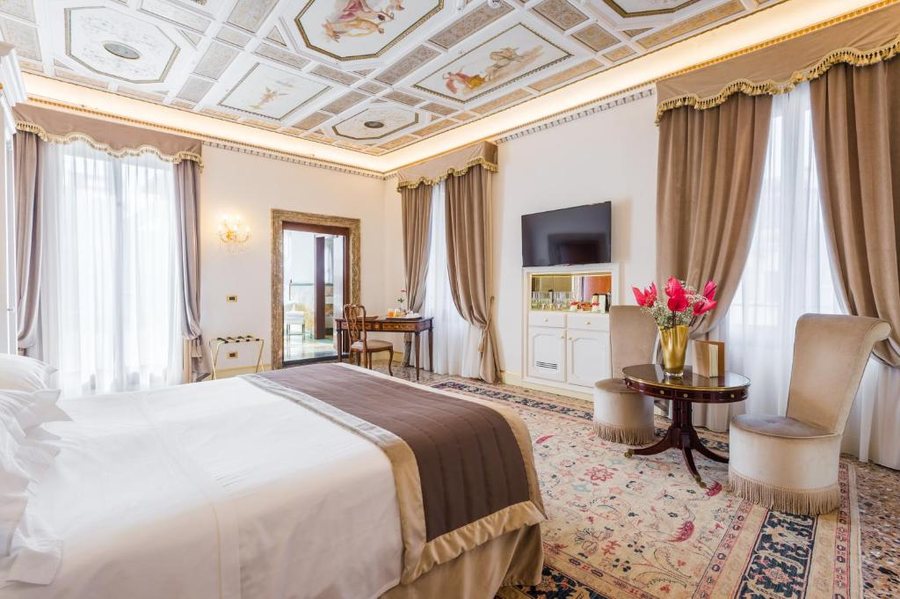 Hotel Ai Cavalieri — Guest room