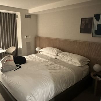 Hotel AKA Boston Common — Guest room