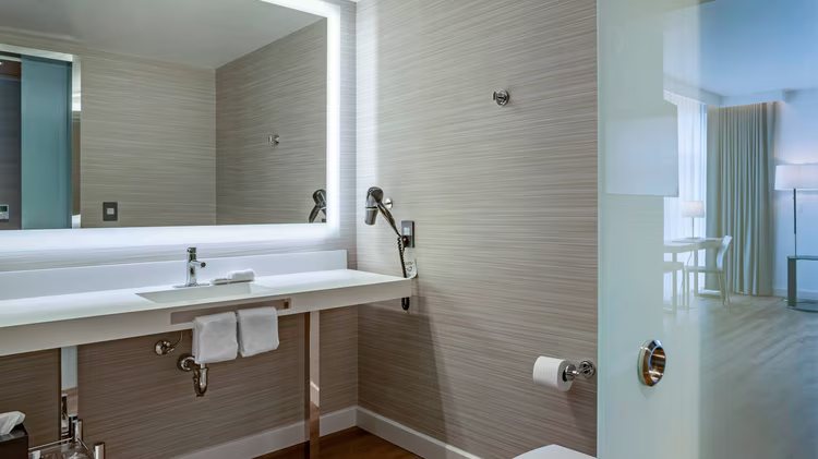 Hotel Aka Washington Circle — Bathroom