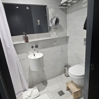 Hotel Alameda — Bathroom