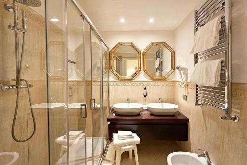 Hotel Alba Palace — Bathroom