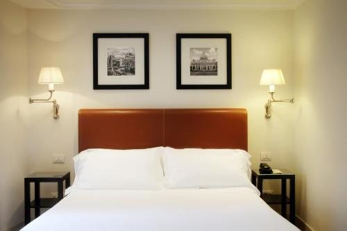 Hotel Albergo Santa Chiara — Guest room