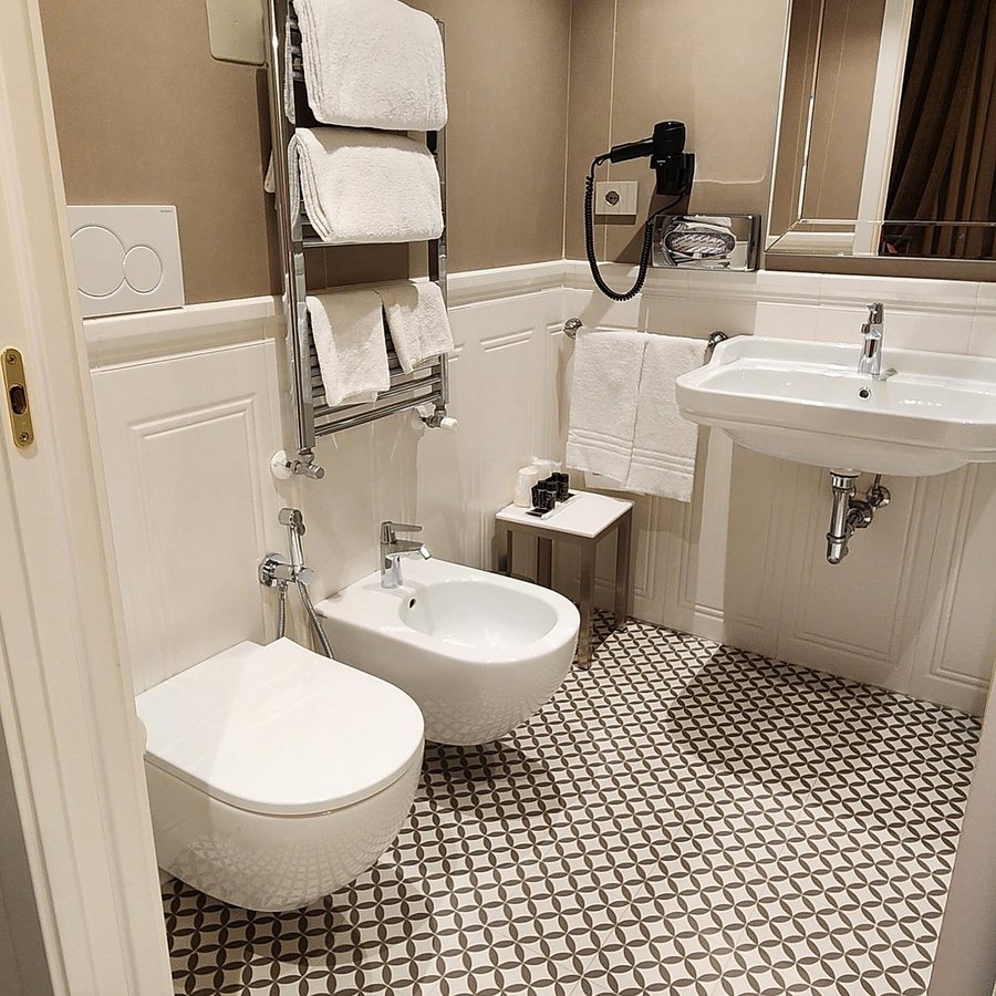 Hotel Alcyone — Bathroom