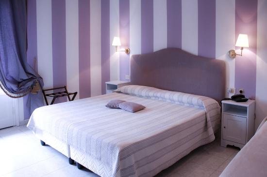 Hotel Alex — Guest room