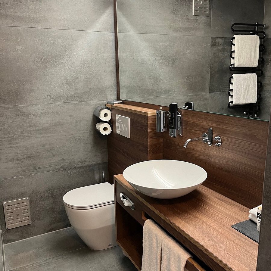 Hotel Alexander — Bathroom