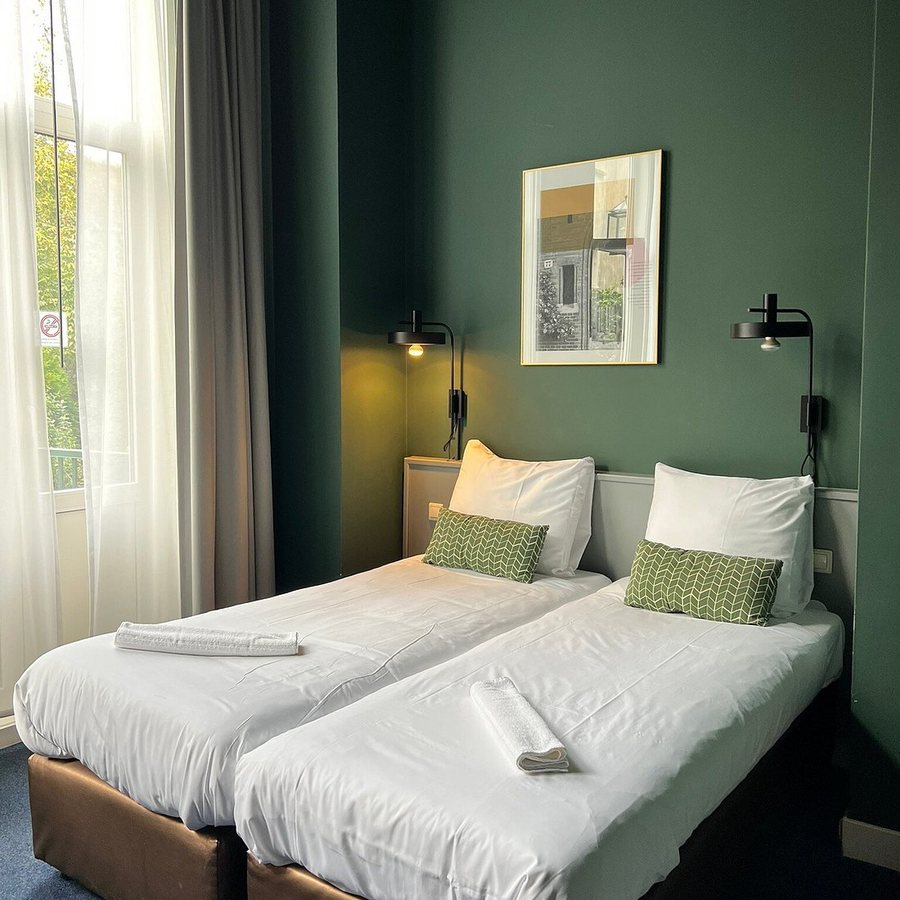 Hotel Alexander — Guest room