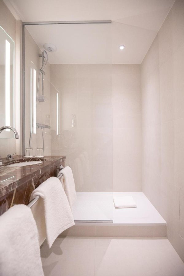 Hotel Alfred Sommier — Bathroom