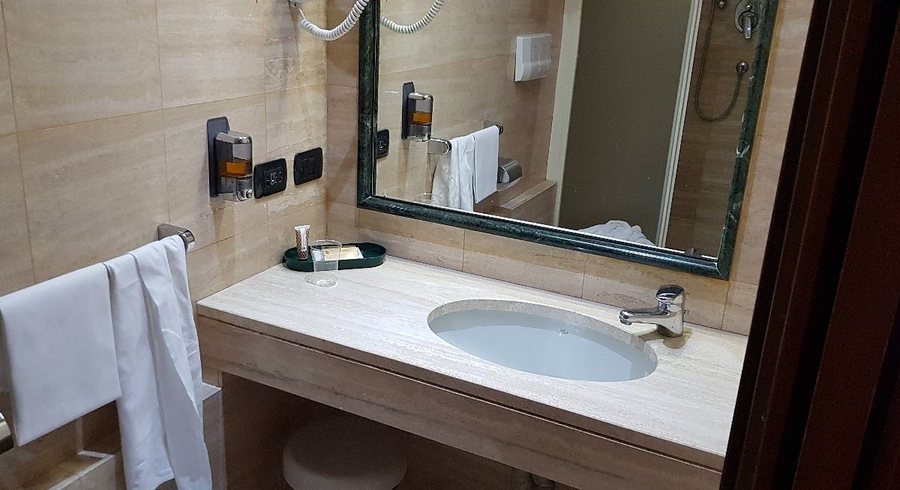 Hotel Alga — Bathroom