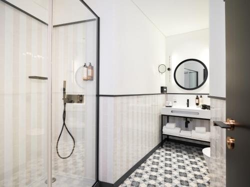 Hotel Aliados — Bathroom