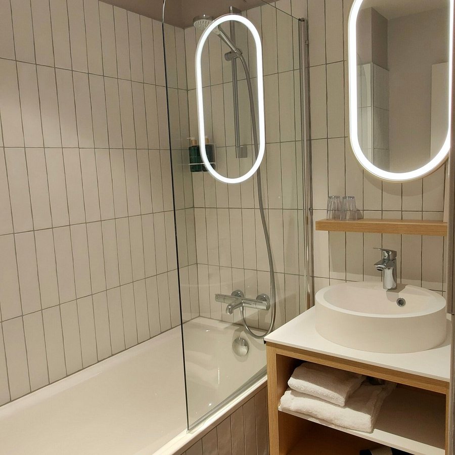 Hotel Alicia — Bathroom