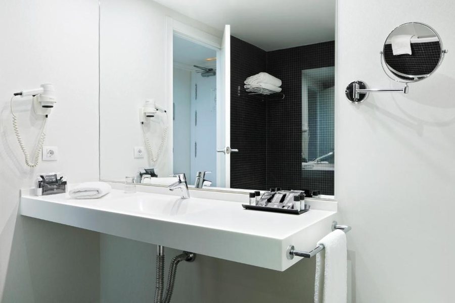 Hotel Alimara Barcelona Barcelona Catalonia — Bathroom