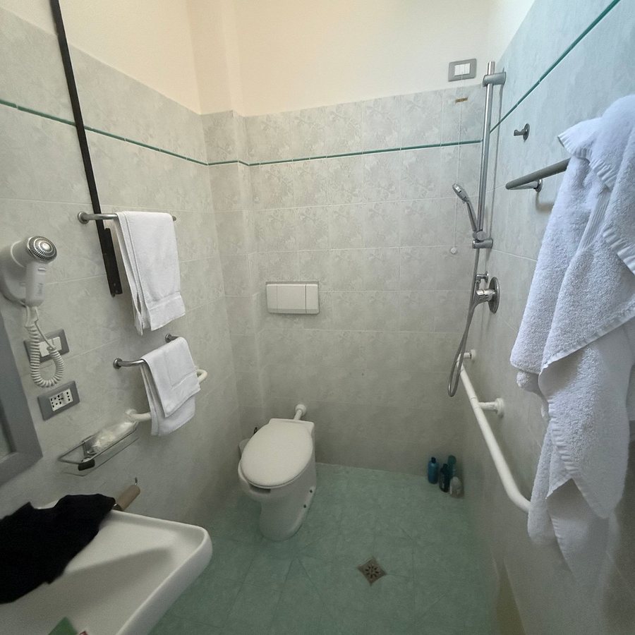 Hotel Alinari — Bathroom