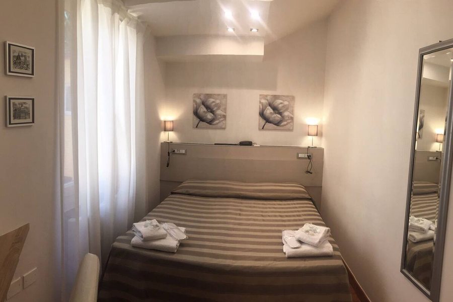Hotel Alinari — Guest room