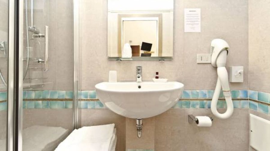 Hotel alla Fava — Bathroom