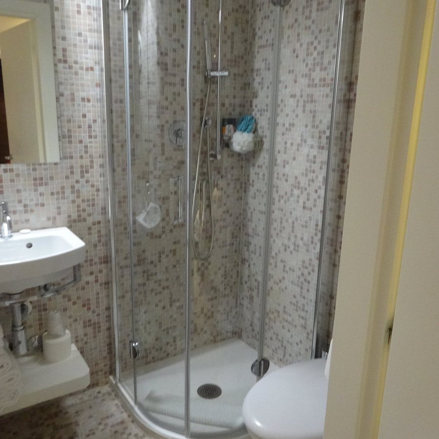 Hotel Alle Guglie — Bathroom