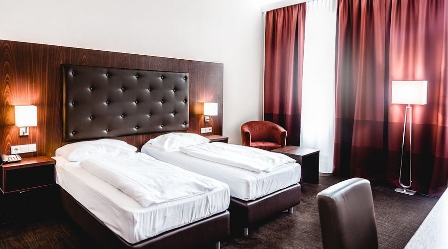 Hotel Allegro — Guest room