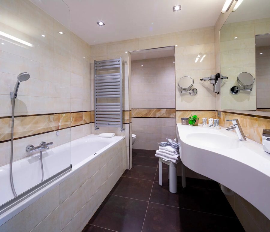 Hotel Alt Spaur — Bathroom