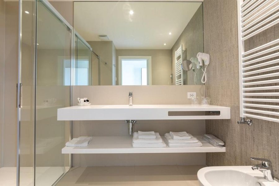 Hotel AMALFI — Bathroom