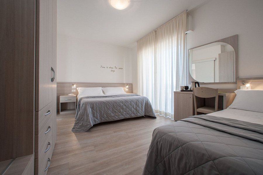 Hotel AMALFI — Guest room