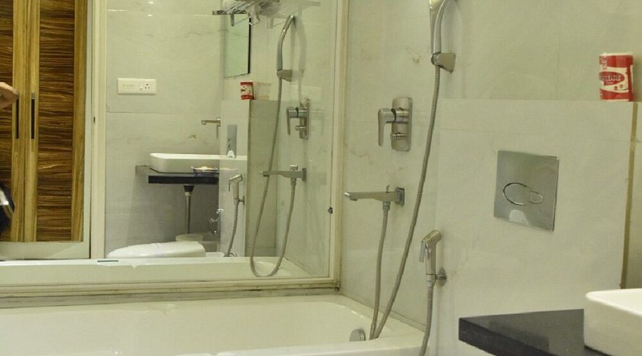 Hotel Aman Continental — Bathroom