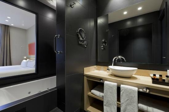 Hotel Ambit Barcelona Barcelona Catalonia — Bathroom