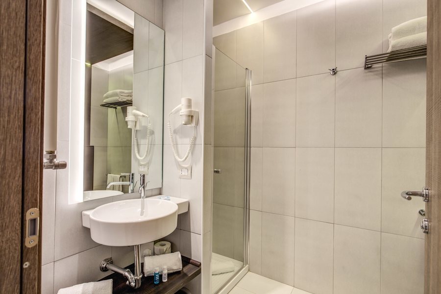 Hotel American Palace — Bathroom