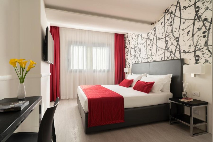 Hotel American Palace — Guest room