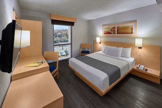 Hotel Americana — Guest room