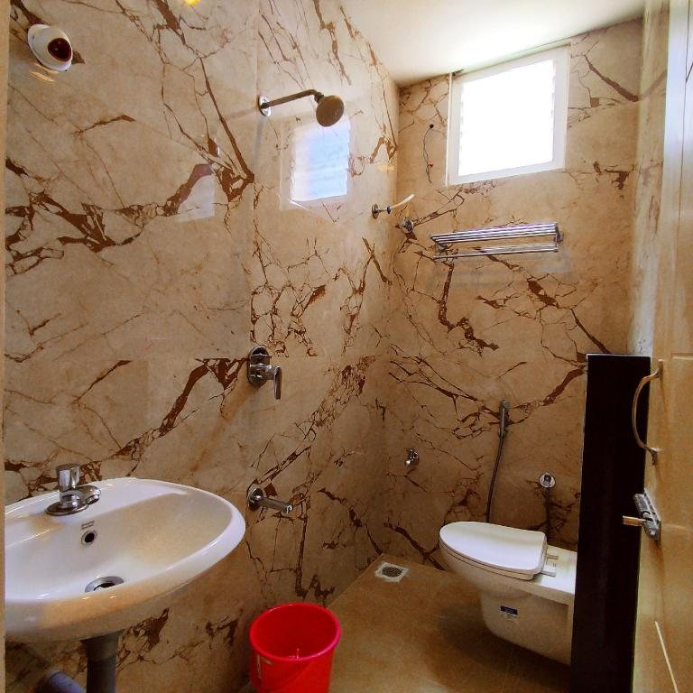 Hotel Amil — Bathroom