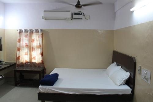 Hotel Amil — Guest room