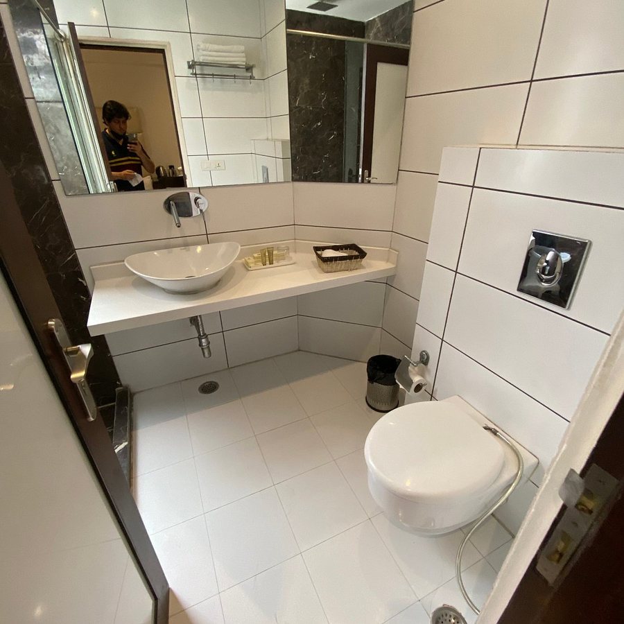 Hotel Amrapali Grand — Bathroom