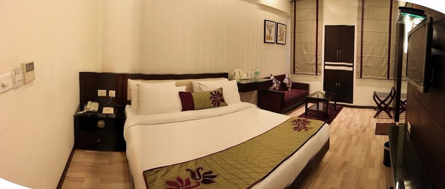 Hotel Amrapali Grand — Guest room