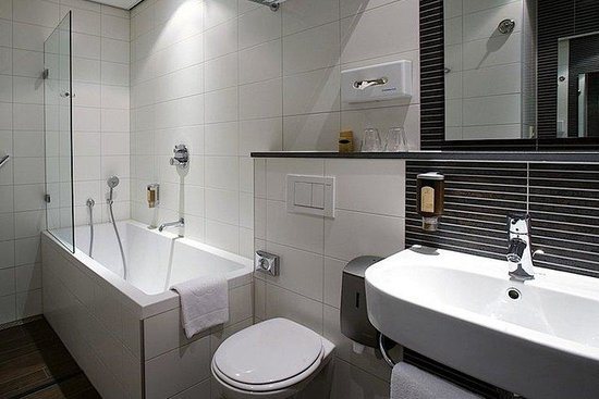 Hotel Amsterdam De Roode Leeuw — Bathroom