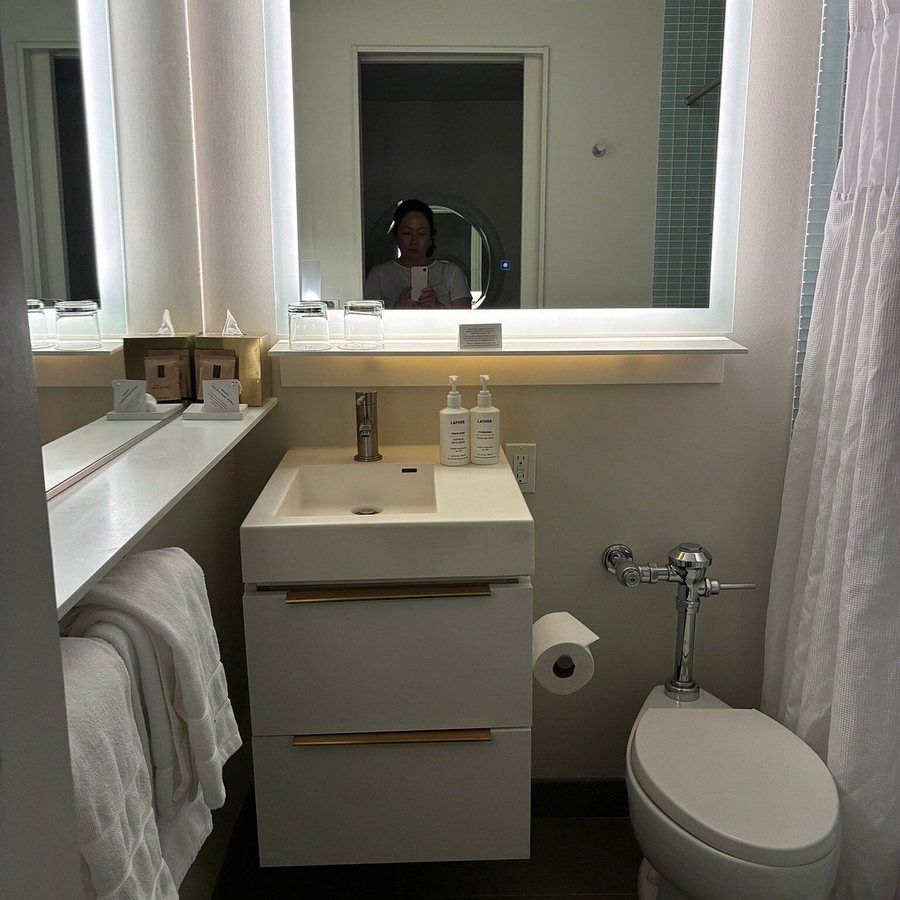 Hotel Andra Seattle MGallery Hotel Collection — Bathroom