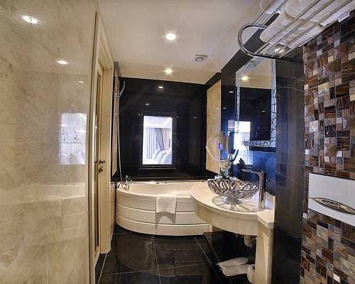 Hotel Anthemis — Bathroom