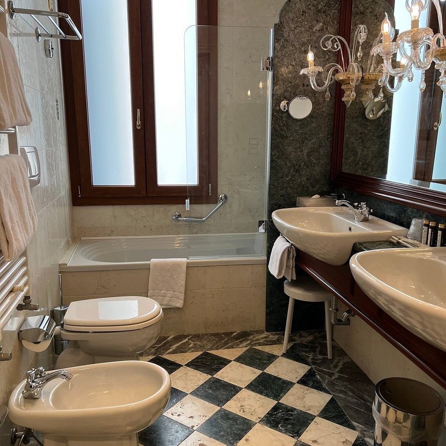 Hotel Antiche Figure — Bathroom