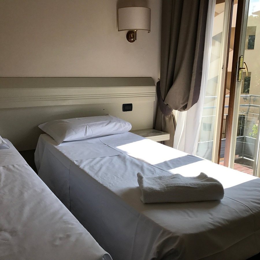 Hotel Arcadia — Guest room