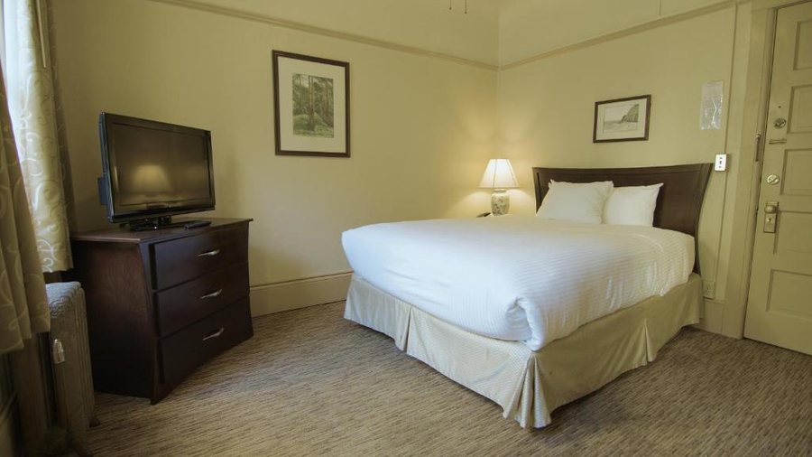 Hotel Arcata — Guest room