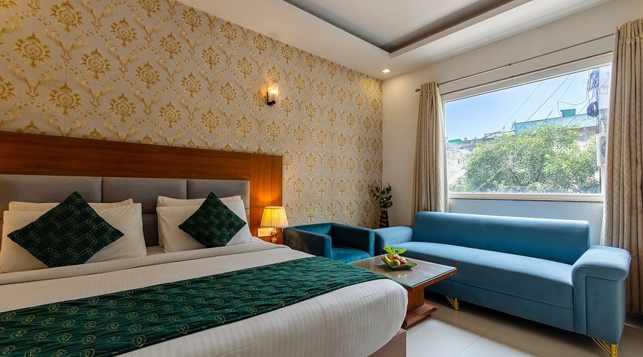 Hotel Arch Plaza — Guest room