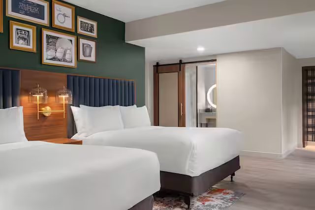 Hotel Ardent Dayton Downtown Tapestry Collection By Hilton Dayton Ohio — Guest room