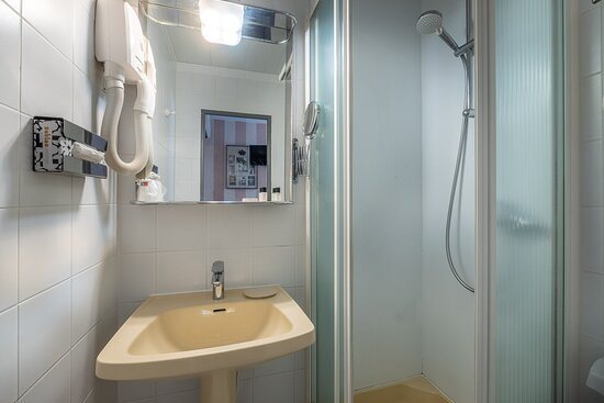 Hotel Ares Paris — Bathroom
